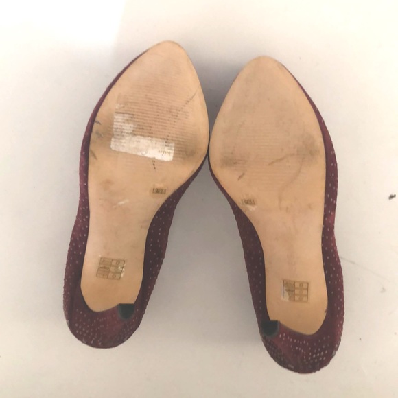 BCBG 5.5 High heel Burgundy Wine Suede Platform Studs Detail Excellent Condition - Picture 7 of 12
